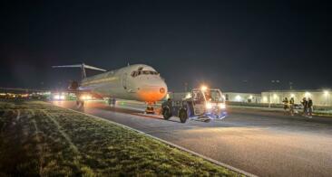 Aéroport de Charleroi – Déplacement réussi du MD 83 du WAN !